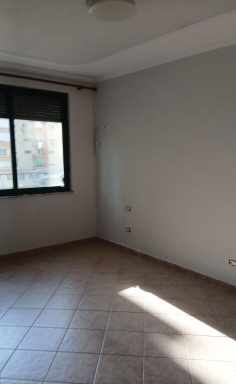 Qera | Ambjent Biznesi | Bulevardi Gjergj Fishta | 1200 €/muaj