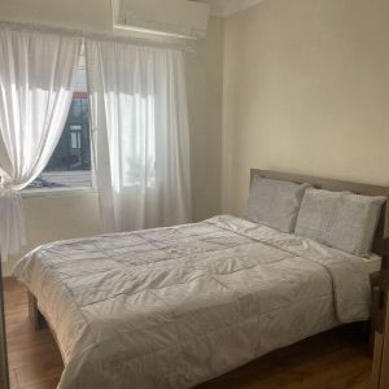 Jepet me qera 2+1 apartament Komuna E Parisit .