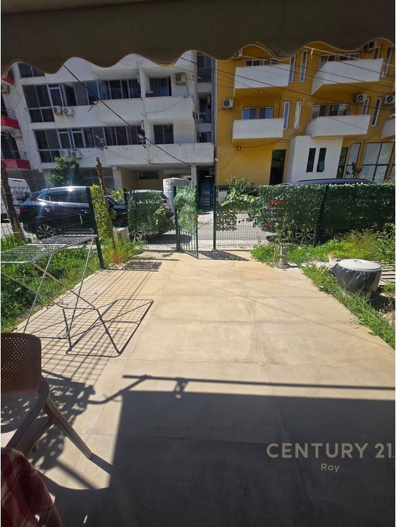 SHITET GARZONJERE ME VEREANDE NE PLAZH HEKURULLA VETEM 50M LARG PLAZHIT !!!