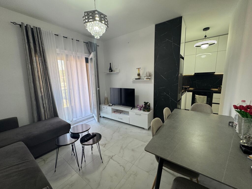 Shitet Apartament 1+1 Golem