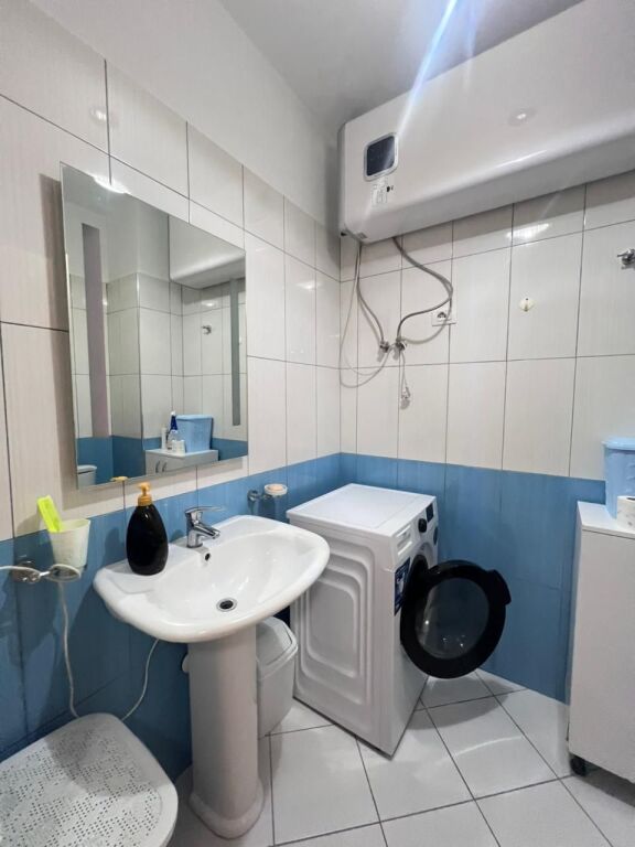 JEPET ME QERA APARTAMENT 2+1+2 PRANE MARKET KAZAZI, DURRES