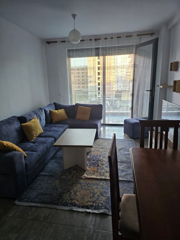 Affittasi Appartamento 2+1+1 con Balcone