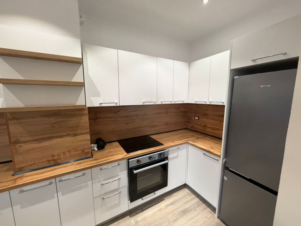 Qera | Apartament 3 + 1 | Pazari i Ri | 1400 €/muaj