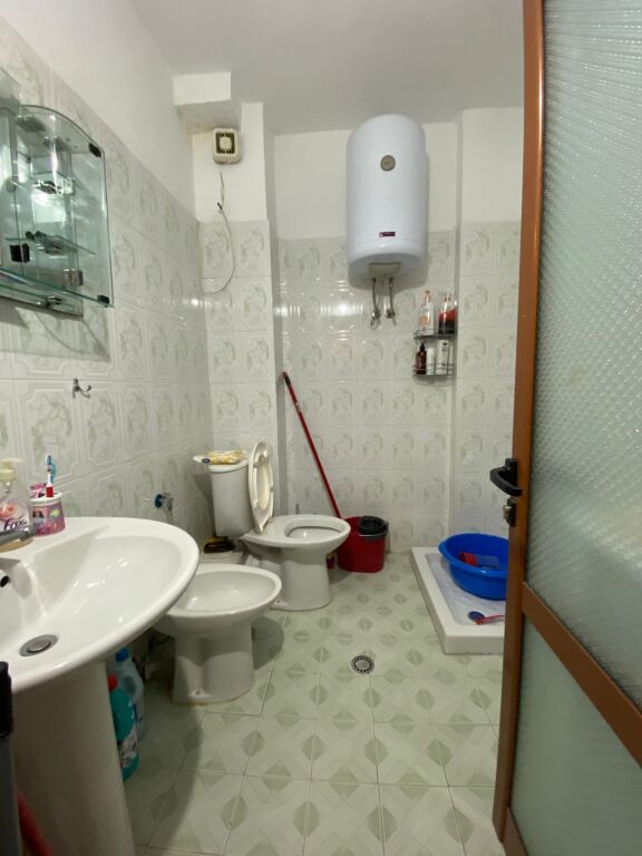 Jepet me qira apartament 1+1