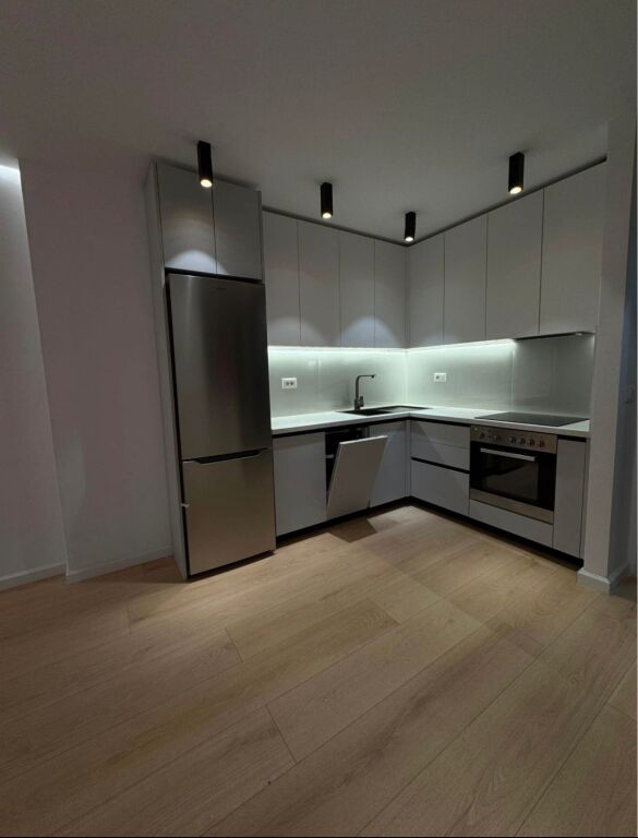 🏡 Shitet Apartament 1+1 – Pranë Maternitetit “Koço Gliozheni” ✨