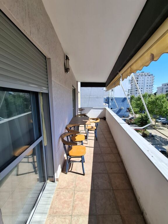 Jepet me Qera Apartament 1+1 Ne Plazh Hekurudha