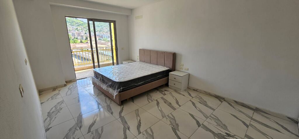 Jepet apartament me qira