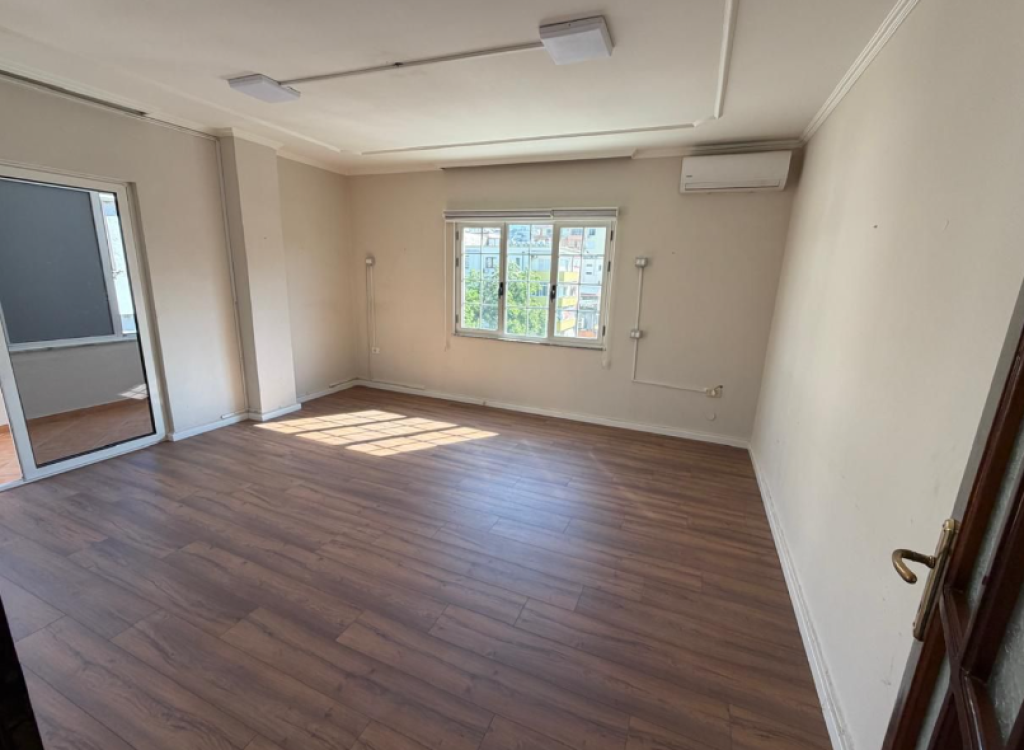 JEPET ME QIRA AMBIENT PËR ZYRA – Sheshi Wilson