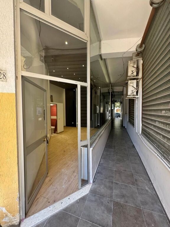 Negozio in Affitto, Via Barrikadave, Tirana