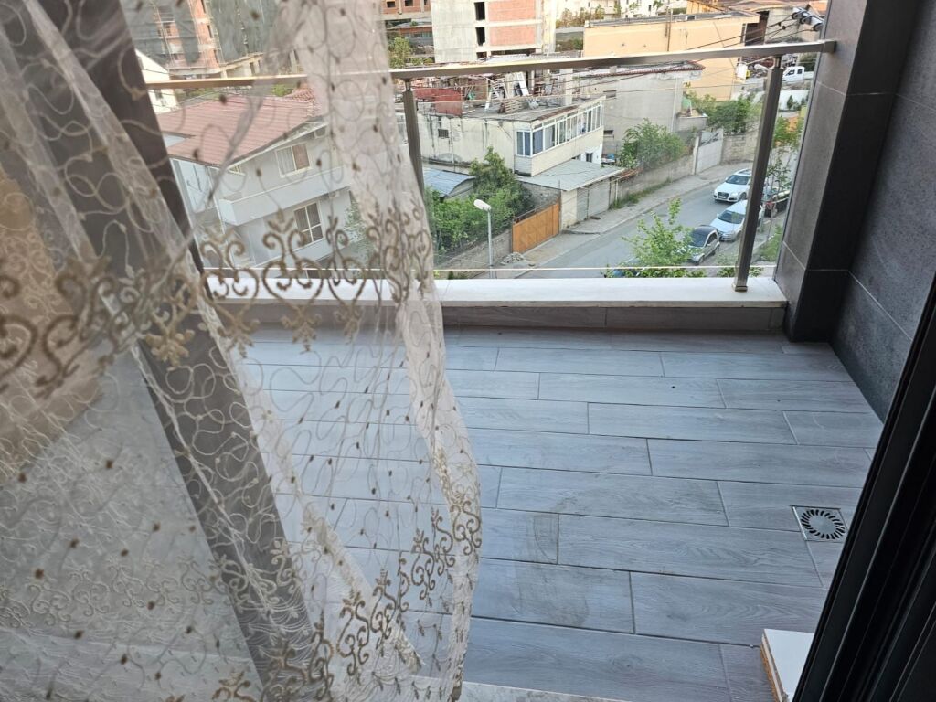 Affittasi Appartamento 2+1+1 con Balcone