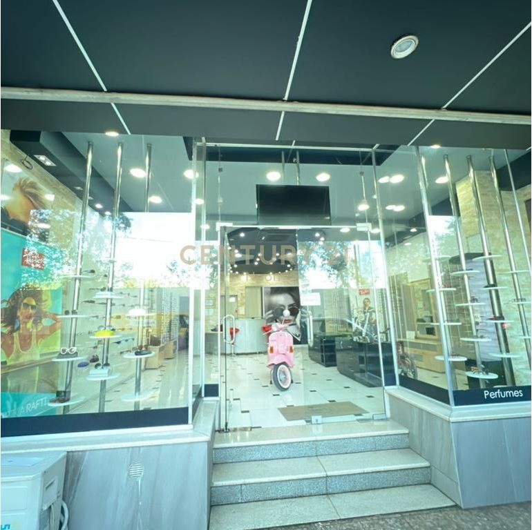 Ambjent Komercial me Qira i pozicionuar pranë Kopshtit Zoologjik.