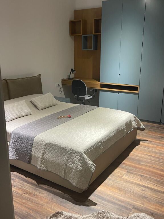 Qira, Vile, Liqeni i Farkes