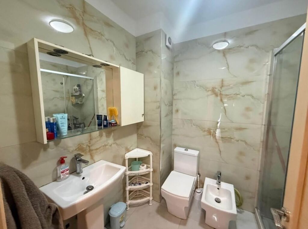 SHITET Apartament modern 3+1+2 me 2 poste parkimi, verandë, tarracë dhe depo – Kopshti Botanik 🌿, Tirane