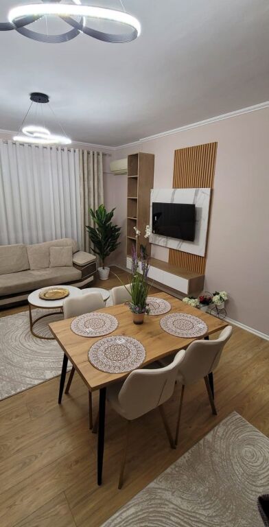 🔥Jepet Apartament 2+1 me qira te Kristal Center prane Komunes Parisit!