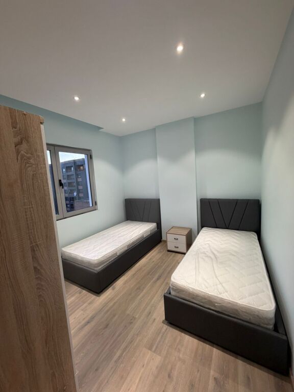 Qera | Apartament 3 + 1 | Pazari i Ri | 1400 €/muaj