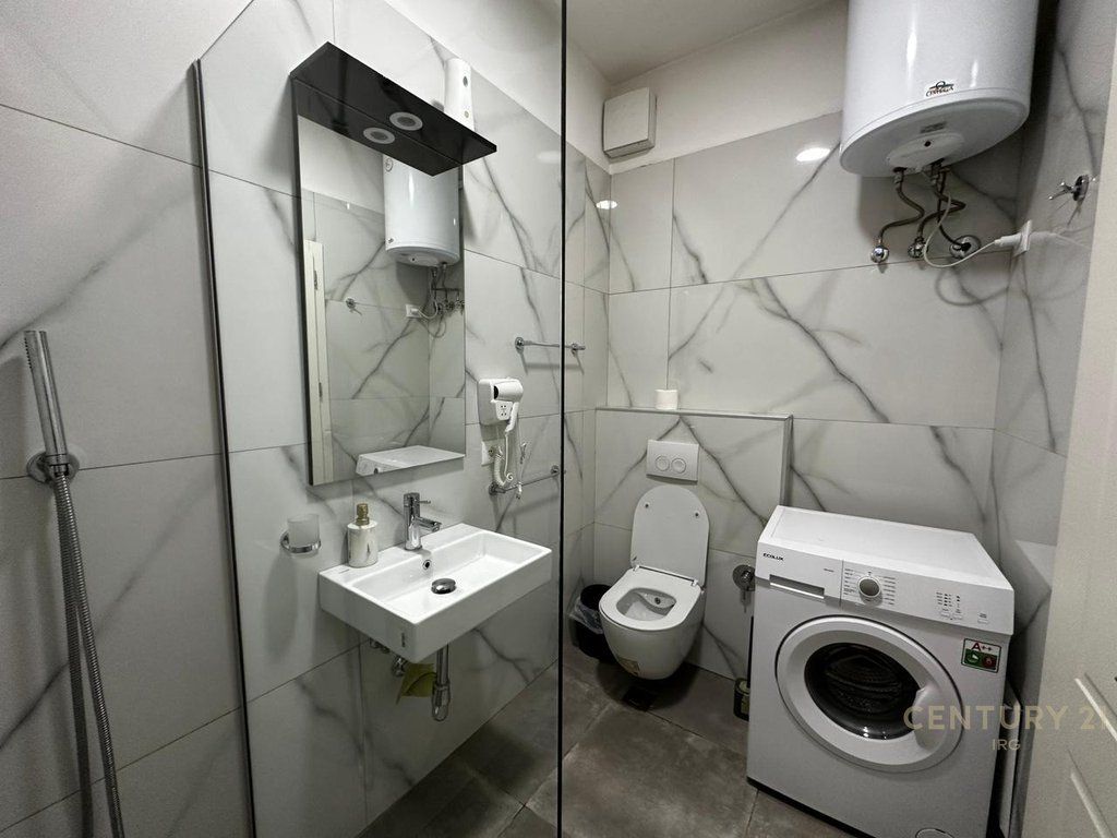 2 garsoniere per shitje prane Stadiumit Dinamo