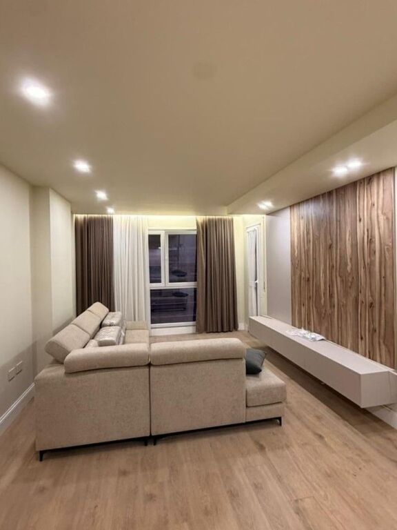 Shitet Apartament 2+1 Colour Splash, Paskuqan