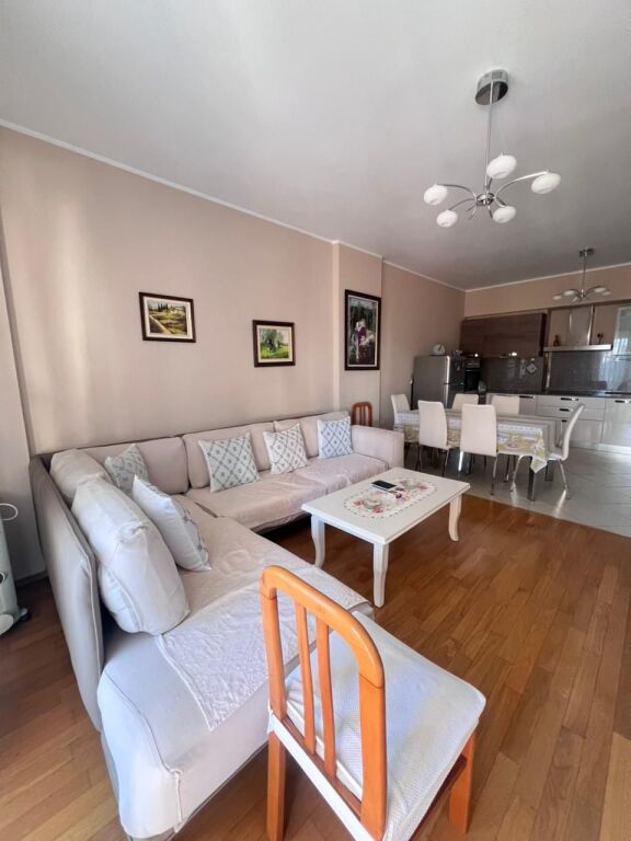 JEPET ME QERA APARTAMENT 2+1+2 PRANE MARKET KAZAZI, DURRES