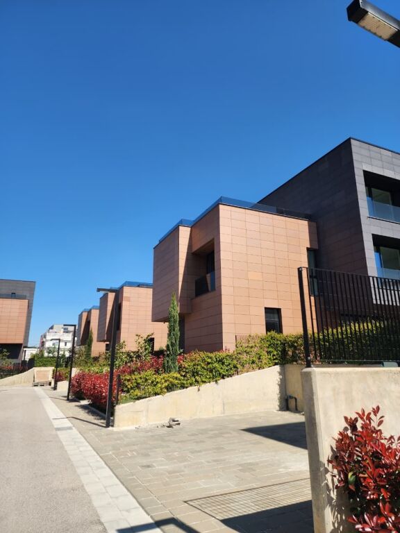 SHITET: Vilë e Bashkëngjitur 📍Luminor Residence - TEG, Pas Uni. Aldent ((780,000€))