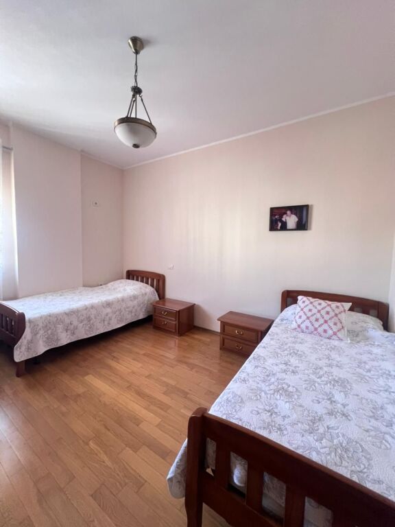 JEPET ME QERA APARTAMENT 2+1+2 PRANE MARKET KAZAZI, DURRES