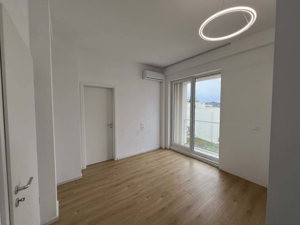 JEPET ME QERA VILA - Kompleksi ABA, Tirane