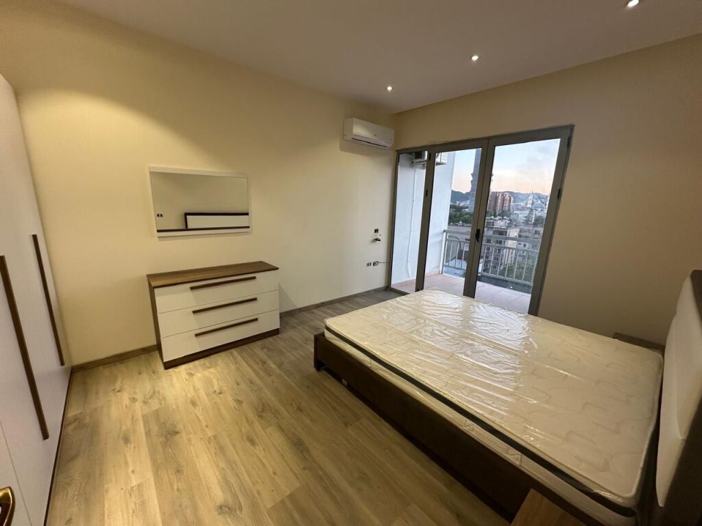 🏢Tek Shkolla e Mesme “Ismail Qemali” jepet me qera apartament 3+1+2,i mobiluar.1,400Euro (i diskutueshem)