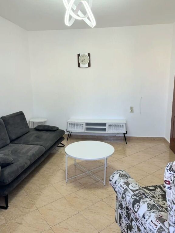 Apartament me qera 1+1 - 📍Porcelan ,perballe Xhamise