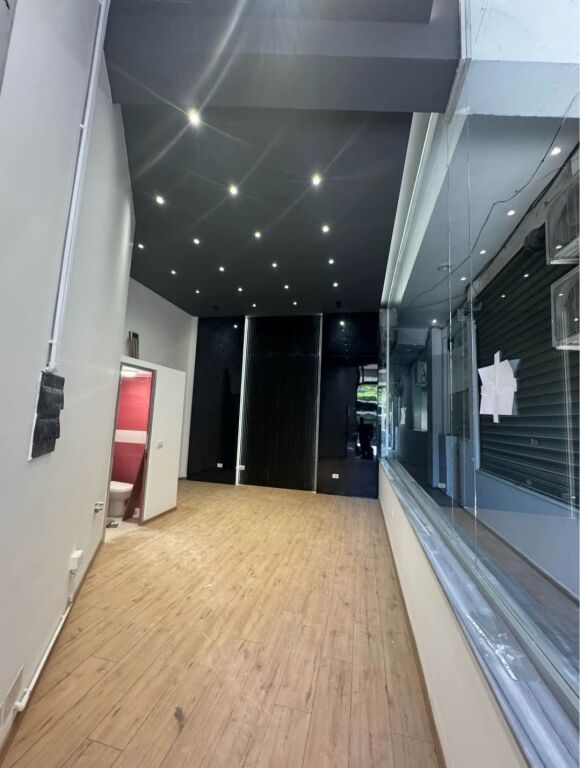 Negozio in Affitto, Via Barrikadave, Tirana