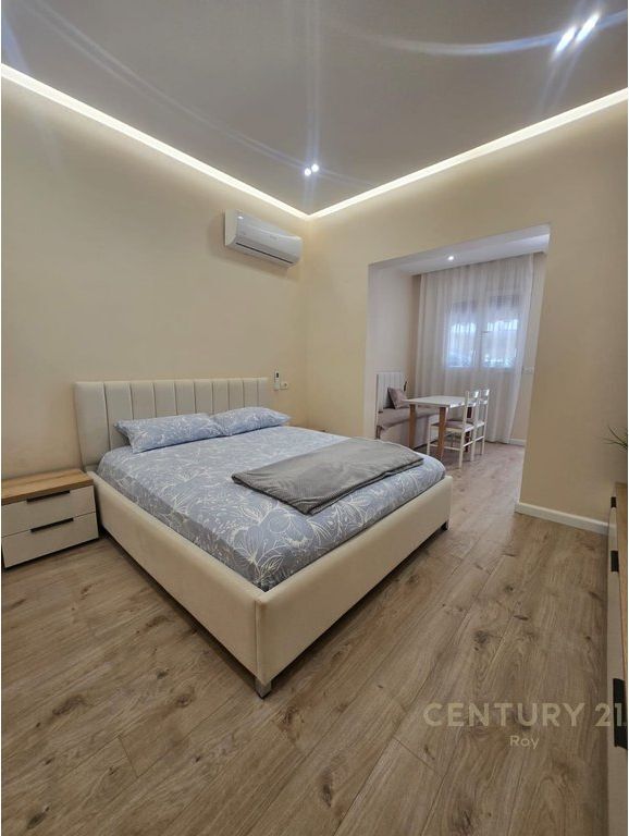 SHITET GARZONJERE ME VEREANDE NE PLAZH HEKURULLA VETEM 50M LARG PLAZHIT !!!