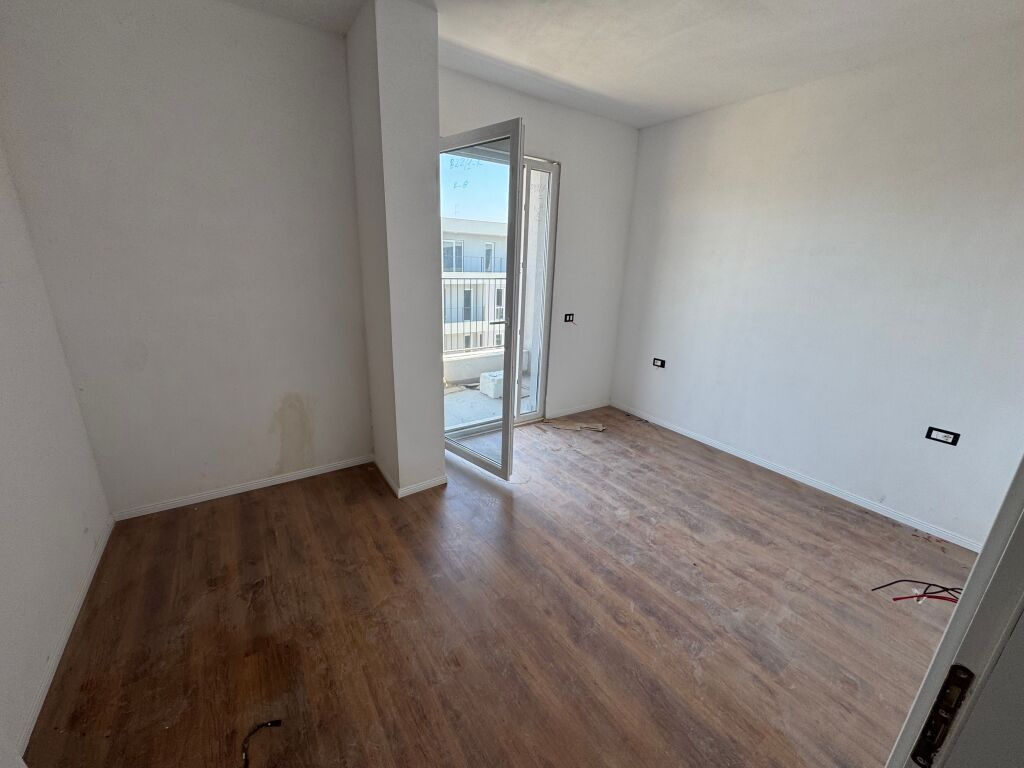 Shitet Apartament 1+1 Univers City