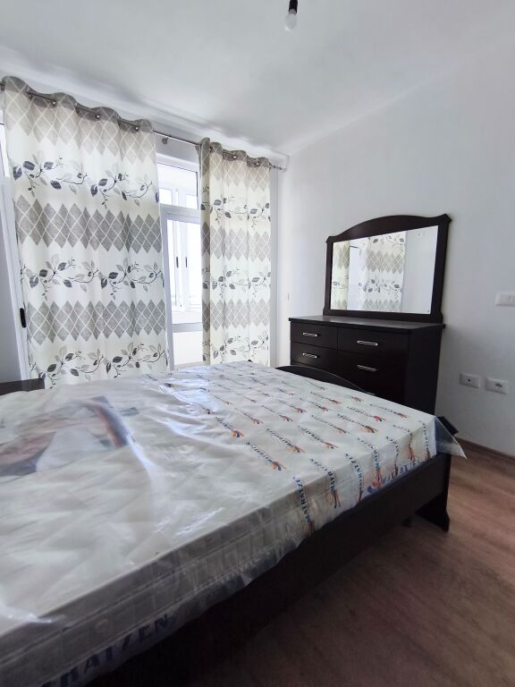 🏡 Apartament 1+1 me pamje deti &amp; porti – Stacioni i Trenit, Durrës