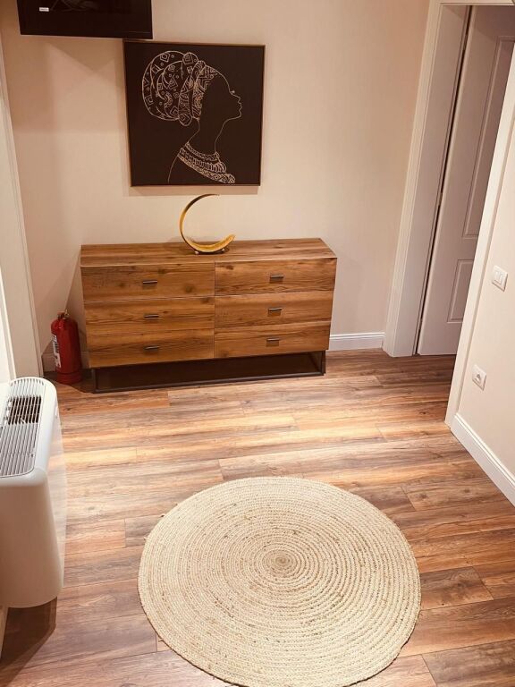 Qira, Vile, Liqeni i Farkes