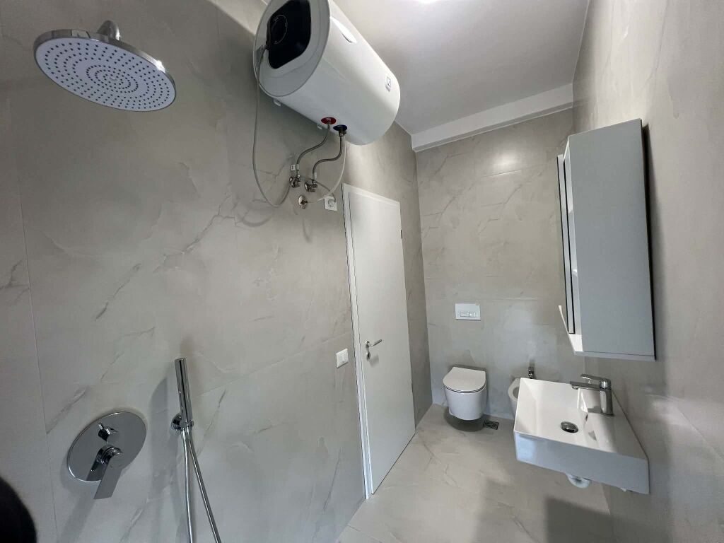 JEPET ME QERA VILA - Kompleksi ABA, Tirane