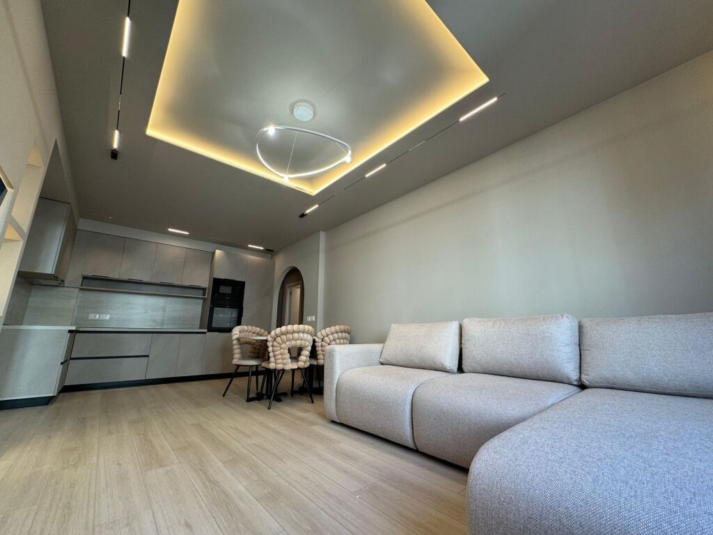 Komuna e Parisit  tek Lulishtja 2+1+2 / 99 m2