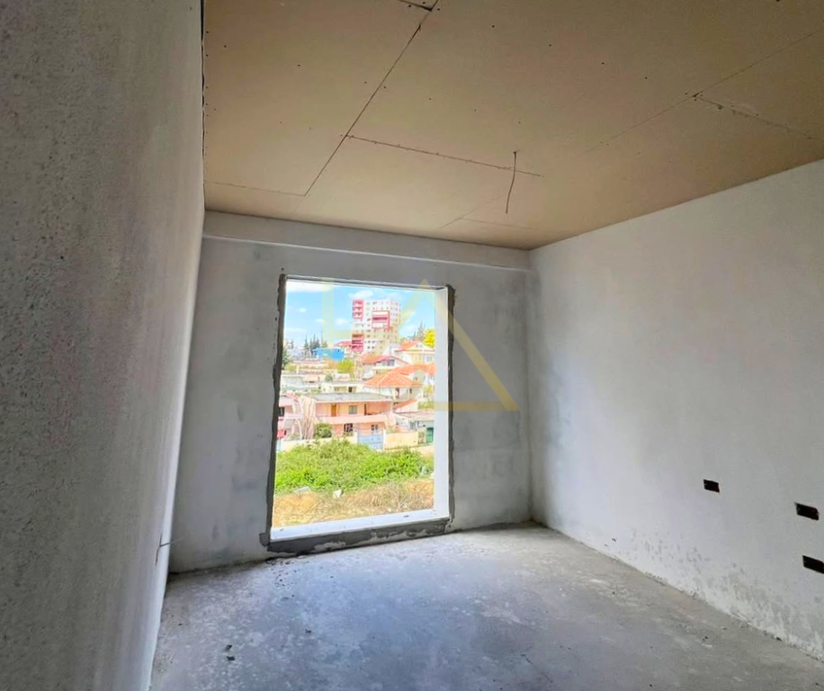 Occasione – Appartamento in Vendita, Porcellana, Tirana