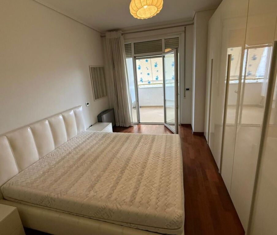 Qera 3+1+2 , Liqeni Artificial