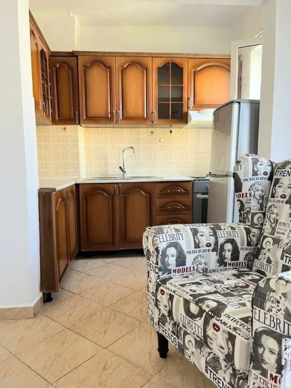 Apartament me qera 1+1 - 📍Porcelan ,perballe Xhamise