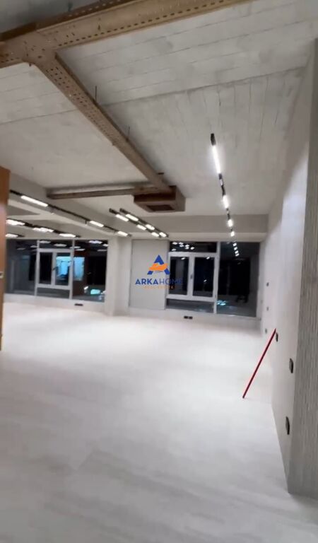 LOCALE COMMERCIALE IN VENDITA 428M2 "VICINO A SQUARE 21" PREZZO SU RICHIESTA