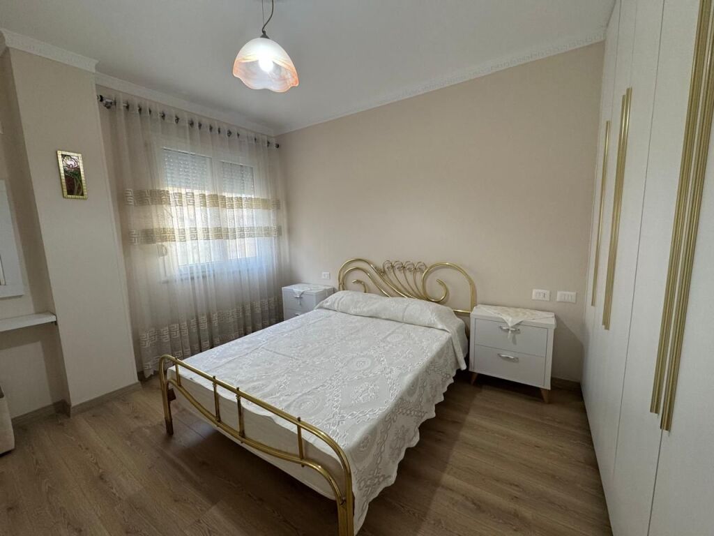 Shitet Apartament 1+1