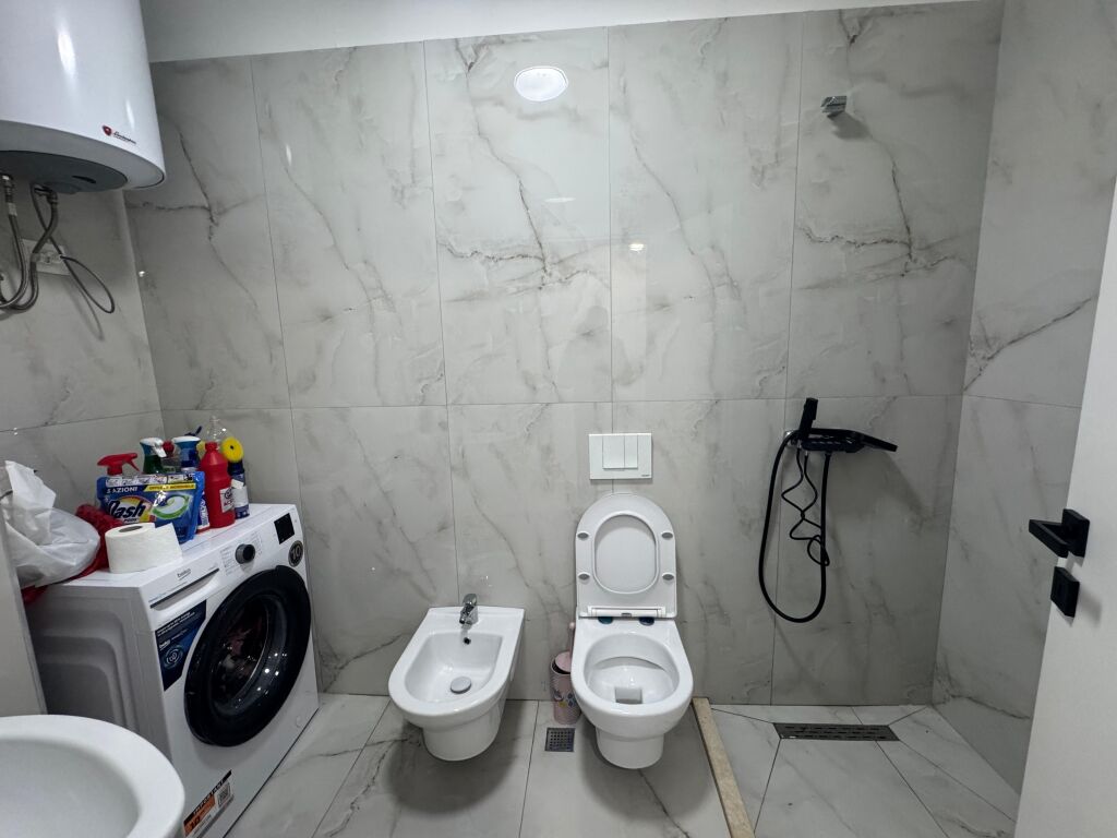 Shitet Apartament 1+1 Golem