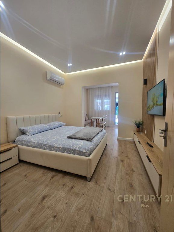 SHITET GARZONJERE ME VEREANDE NE PLAZH HEKURULLA VETEM 50M LARG PLAZHIT !!!