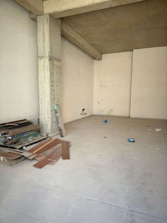 DYQAN ME QERA 150 M2 ZOGU ZI 300.000 LEKE FH-70978