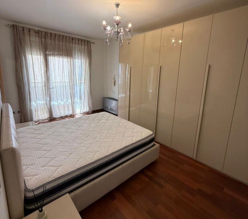 Qera 3+1+2 , Liqeni Artificial