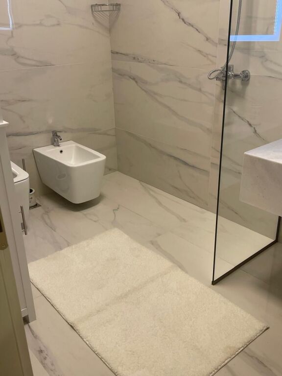 Qira, Vile, Liqeni i Farkes