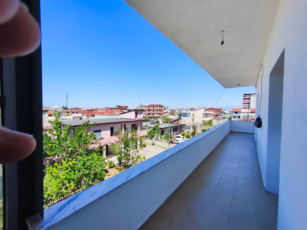 Apartament i bollshëm 3+1 me qira – Zonë e qetë, Ura e Dajlanit