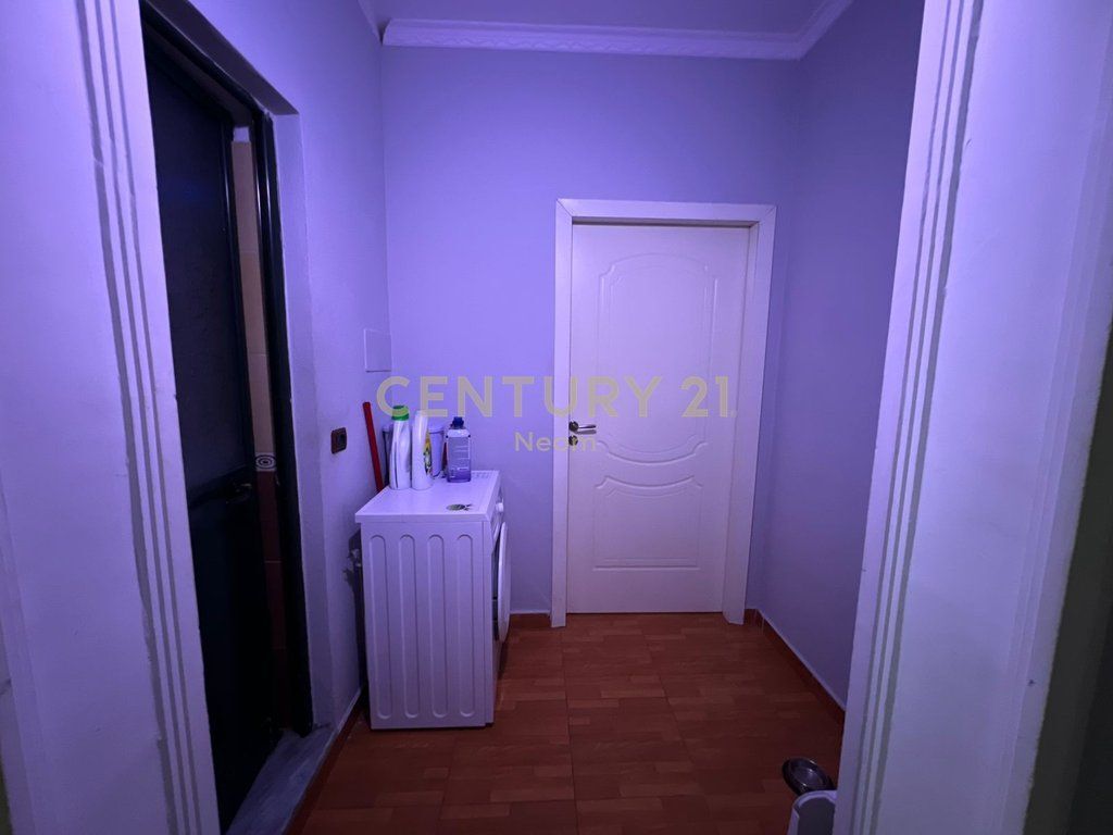 Shitet apartament 2+1 në zonën e Siri Kodrës.