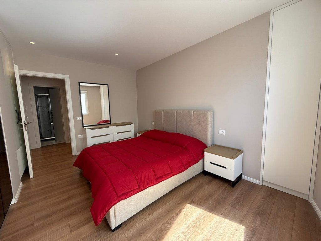 Shitet Apartament 2+1, Donika Center, Qender