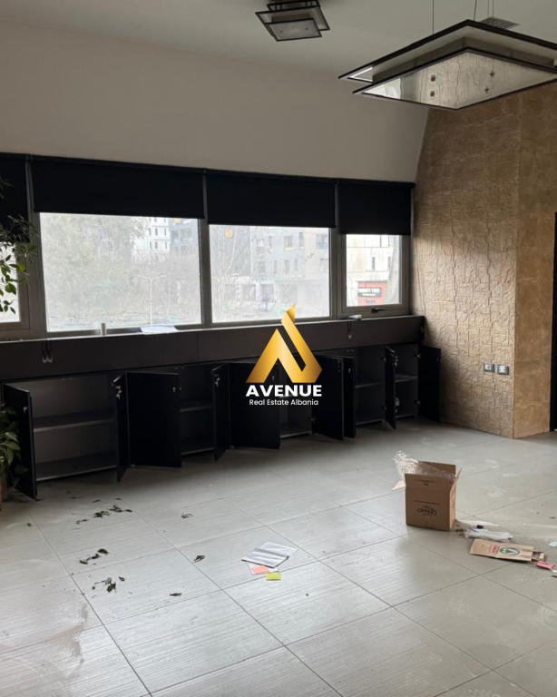 AMBIENT NË SHITJE – Rruga e Kavajës, tek Condor Center, Tirane