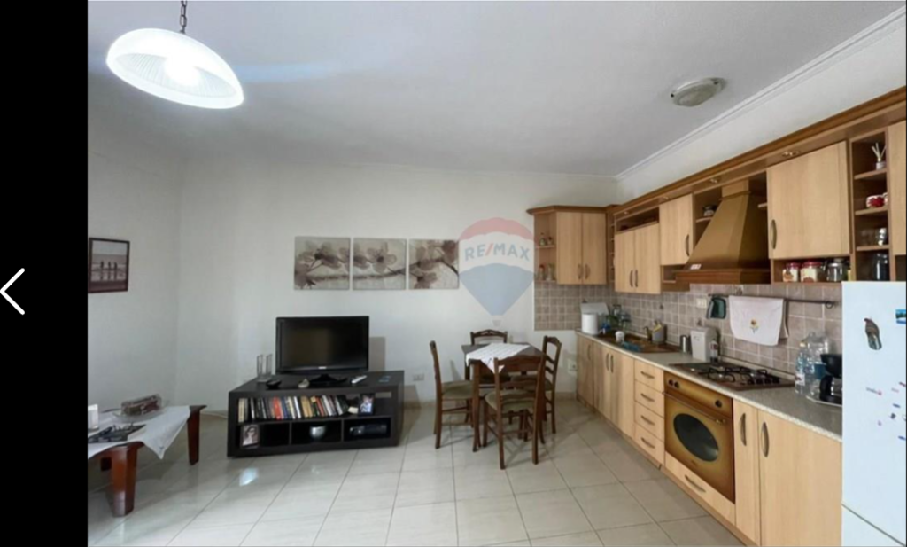 Apartament per qera 1+1 tek Komuna e Parisit