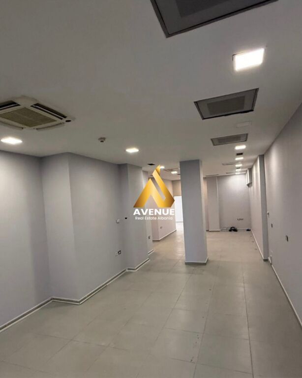 AMBIENT ME QERA – Tek Condor Center, përballë Kompleksi Delijorgji, Tirane